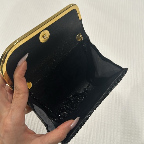 Vintage black beaded purse with gold hardware - Picture 8 of 9